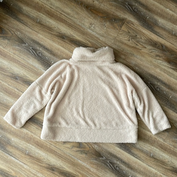 Tuckernuck Rollins Teddy Fleece Sherpa Pullover - Picture 10 of 10